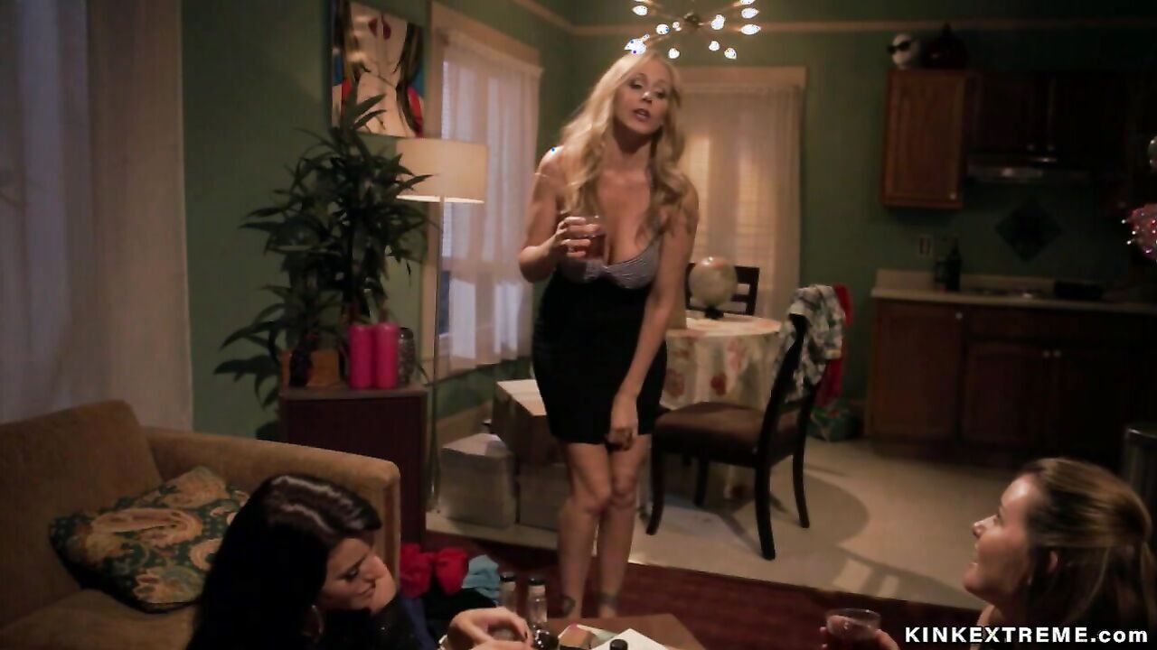 Dyke followers Double penetration fuck huge tits STEPMOM